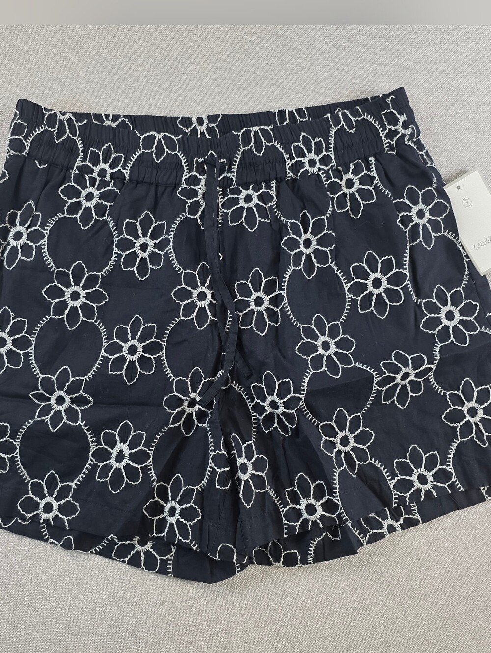 NWT Calligraphe Black Eyelet Floral Embroidered Shorts Size M